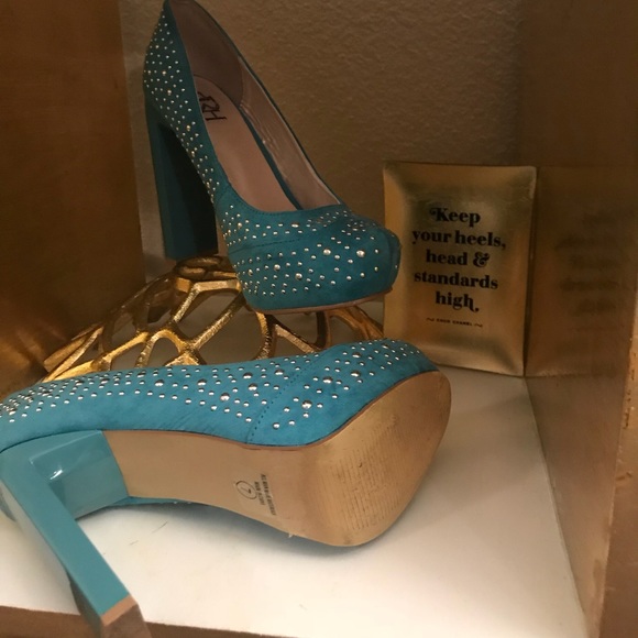 Mint green studded heels size 7 - Picture 5 of 7